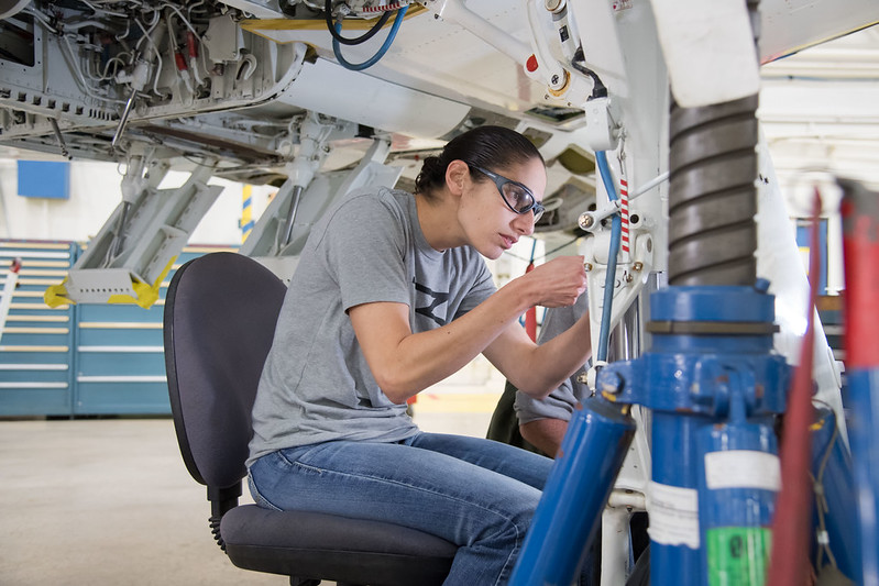 NASA Engine Maintenance Training CC-BY-NC https://www.flickr.com/photos/nasa2explore/49243482926/